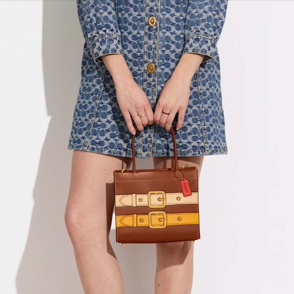 EUC Coach Cashin Carry Bag 22 With Trompe L'oeil Print C9814 - Picture 13 of 14